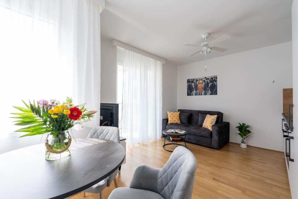 비엔나 Elegant 1Br Flat With Balcony By Hm 아파트 외부 사진